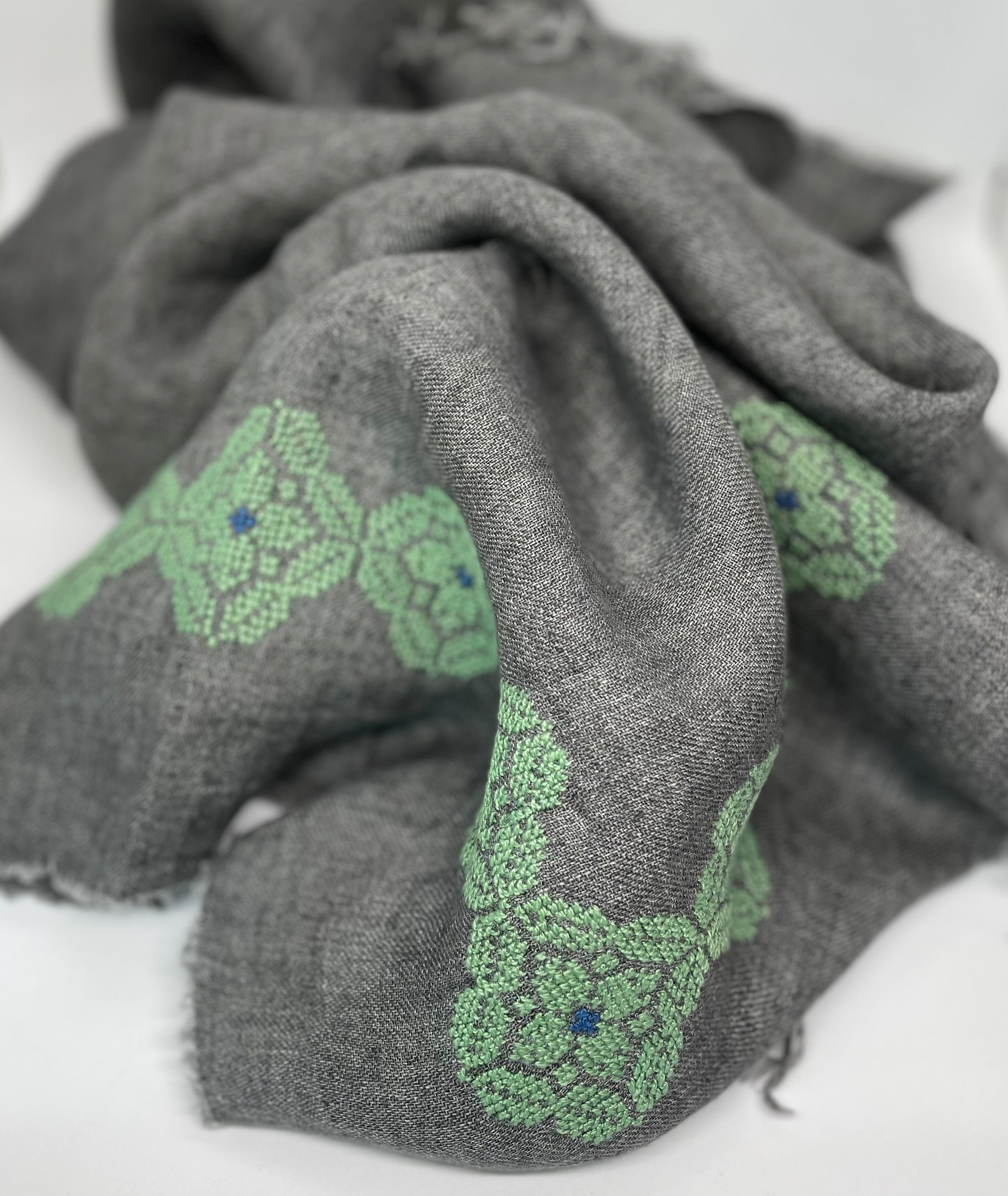 GREY LINEN SHAWL SQUARE