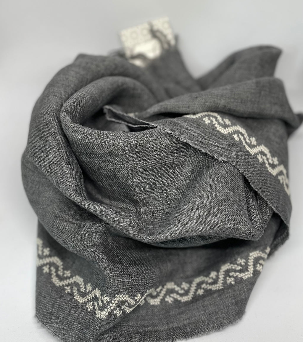 GREY LINEN SHAWL WAVES