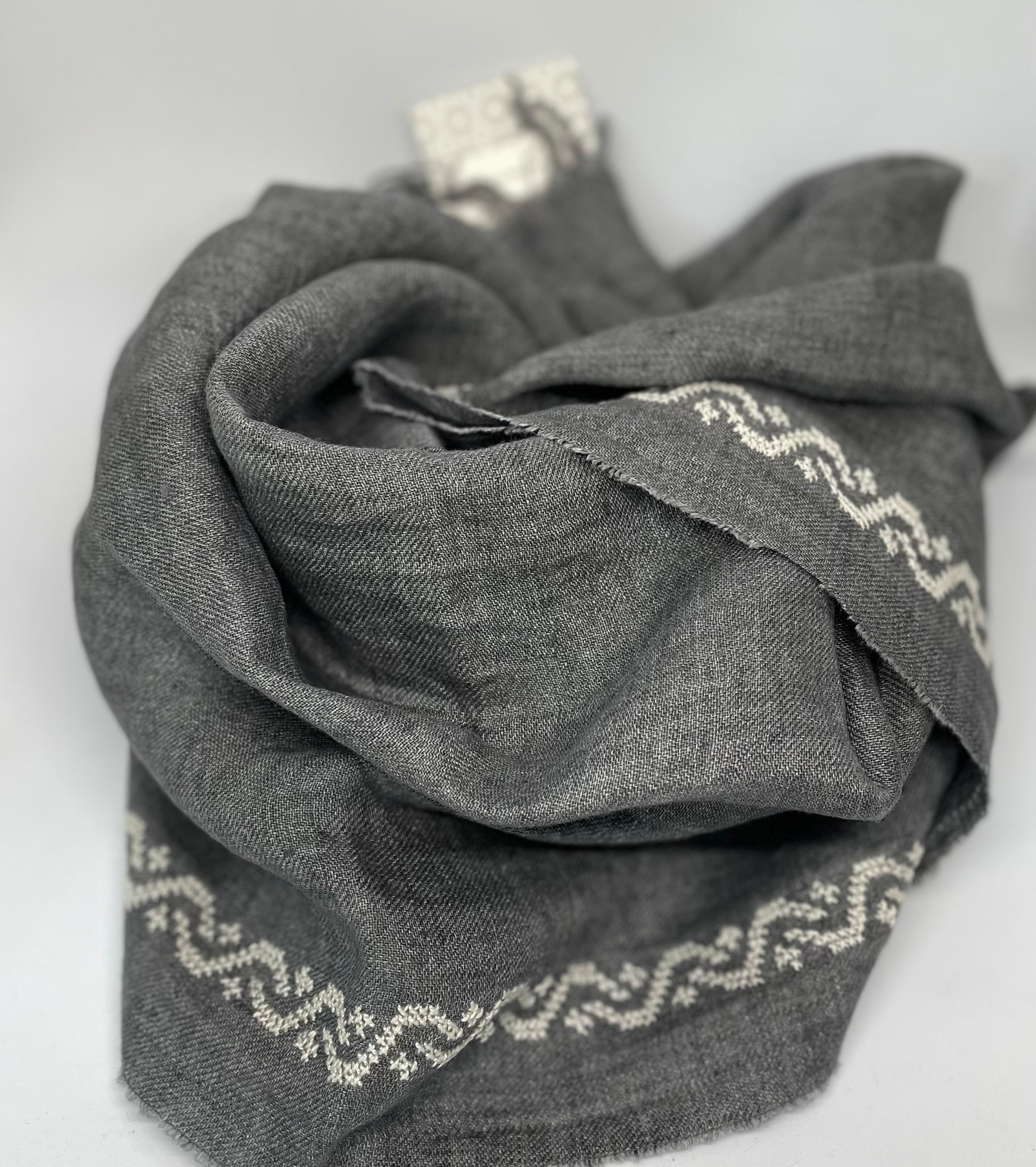 GREY LINEN SHAWL WAVES