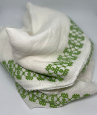 WHITE LINEN SHAWL BEEHIVE