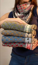 KEFFIYEH - 4 SHADES ON GREY