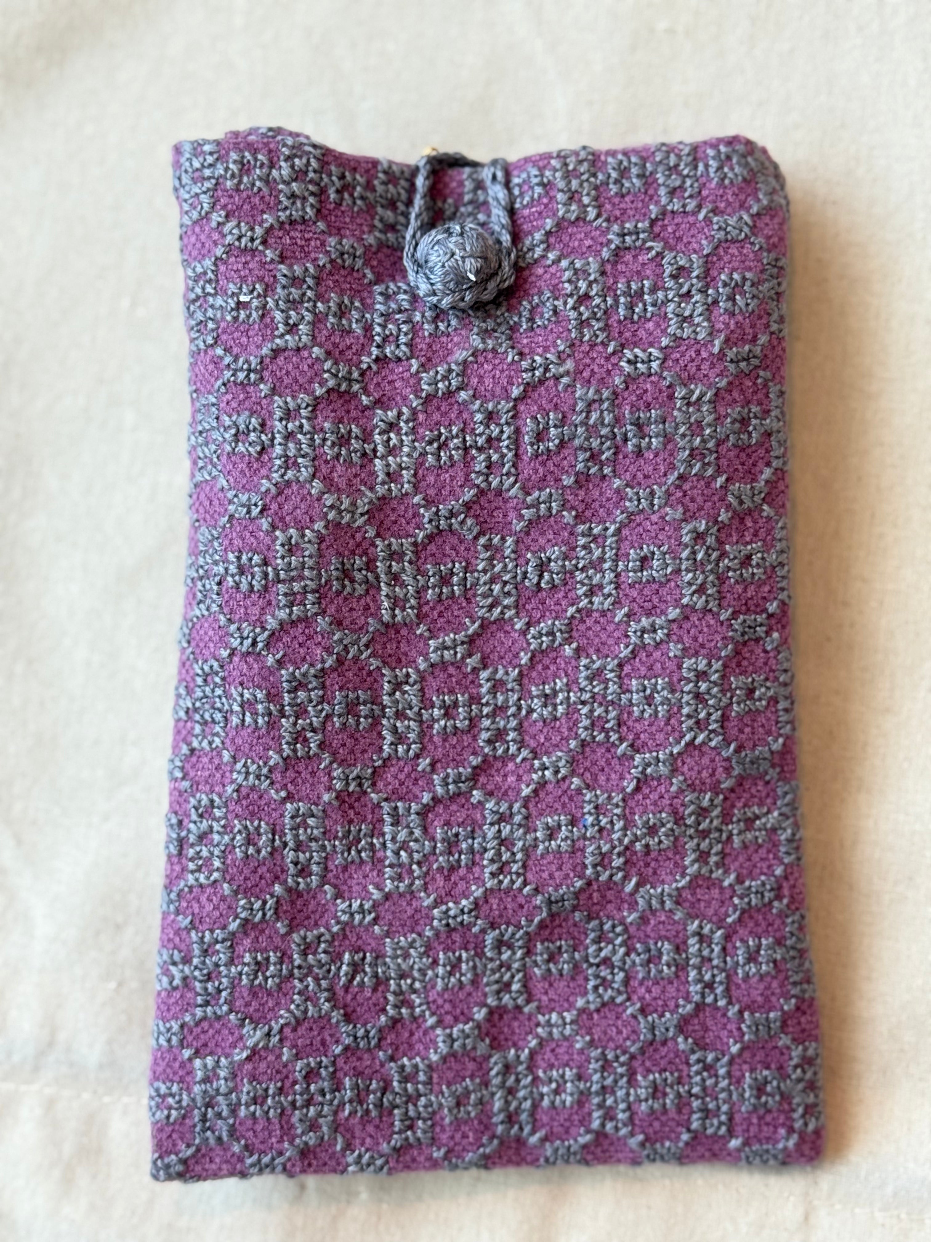 PHONE POUCH - BEEHIVE